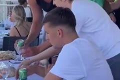 這下老鄉(xiāng)之間要分出勝負了！名場面：約基奇博格丹一起喝酒！