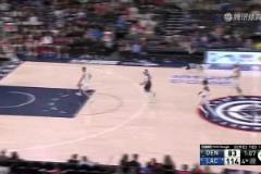 冒充職業(yè)？小將泰森空籃暴扣黃油手出界…約基奇戈登連忙鼓掌安慰