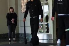 掘金G3賽前穿搭：威少墨鏡一身黑 約基奇+戈登商務風