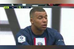 姆總不講武德名場面！姆巴佩佯裝散步轉(zhuǎn)身偷襲門將打空門！