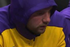 吃壞肚子了？和胃病作斗爭的東契奇，整場的表情都很難受啊