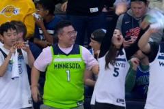 雙喜臨門！森林狼球迷在G3中完成求婚