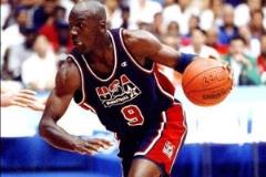 降維打擊！喬丹在1992年奧運(yùn)會(huì)上的精彩集錦！