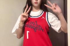 末節(jié)險些20分大逆轉！女球迷身穿哈登球衣：繼續(xù)沖呀??！