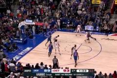 救大命??！唐斯關(guān)鍵神仙級負(fù)角度后仰，隨后又一記大號三分反超！