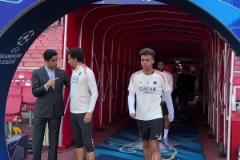 來了！大巴黎眾將踩場酋長球場，今晚歐冠四強大戰(zhàn)一觸即發(fā)！