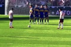 角度十分逆天！河床小將逆風圓月彎刀