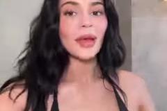 小詹娜身材顏值雙無(wú)敵，一時(shí)也不懂該看哪