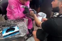 眾所周知打球只是我的副業(yè)！三球這紋身技術(shù)不賴啊