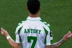 安東尼向眾神祈禱，回應的卻只有他自己