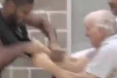 傳奇教頭謝幕！波波維奇名場(chǎng)面：訓(xùn)練期間暴打鄧肯