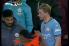 藍(lán)月國(guó)王！鎖定視角看德布勞內(nèi)賽后繞場(chǎng)致謝！