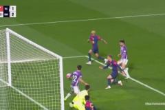 錯失良機(jī)！馬丁后點頭球擺渡！亞馬爾打空門遭門線解圍！