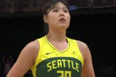 風(fēng)暴首秀！李月汝季前賽雙新高15分10板