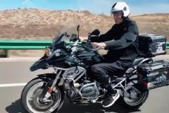 真帥??！巴特爾騎著摩托旅行：走啊 曾夢想仗劍走天涯~