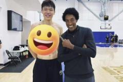 楊瀚森偶遇帶兒子訓(xùn)練的皮蓬 訓(xùn)練師向皮蓬介紹：下一個(gè)姚明！！