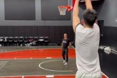 投籃速度有點(diǎn)慢？林葳赴美特訓(xùn)：底角三分四連中