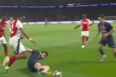 世一中?。烤S蒂尼亞這是真中場大爹啊，一人猛突阿森納后防