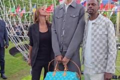 強大的基因！文班亞馬的父母也有將近兩米吧