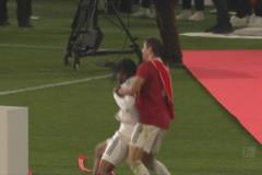 不講武德！穆勒“偷襲”奧利塞讓其享受啤酒??！