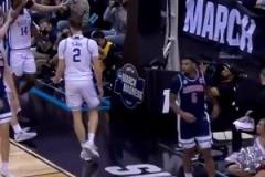 獨(dú)行俠球迷偷著樂！弗拉格旱地拔蔥逆天排球大帽，身體素質(zhì)太炸了