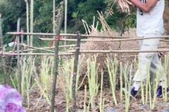 不忘初心！CBA球員矣進(jìn)宏回到老家?guī)图胰烁苫? title=