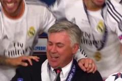 國米挺進(jìn)歐冠決賽后，看臺上的女球迷激動到瘋狂咬嘴唇