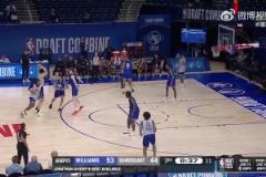 仔細(xì)回看楊瀚森這記妙傳，傳出去那一刻，板凳席已經(jīng)準(zhǔn)備起立慶祝