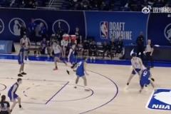 湖人球迷眼饞：楊瀚森這么扎實(shí)的內(nèi)線(xiàn)技術(shù)，湖人要不要考慮一下？