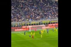 將門(mén)虎子！現(xiàn)場(chǎng)直拍C羅兒子在U15決賽中代表葡萄牙梅開(kāi)二度！