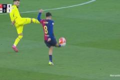 佩德里左路傳中，埃里克-加西亞頭球攻門再遭神撲！