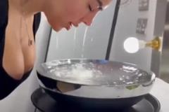 喬治娜的凡爾賽護(hù)膚：護(hù)膚液不是擦，而是泡