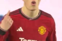 足球精靈！這球從助攻到停球到射門，真的美如畫！