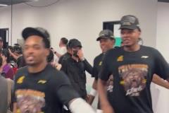 隊(duì)史首冠！廣廈全隊(duì)賽后更衣室開心慶祝，外援們都嗨翻了