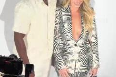 老婆穿著太惹眼！博格巴攜妻子出席活動(dòng)