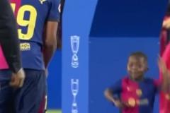 簡直萌化了！亞馬爾弟弟這舞蹈，也太可愛了吧！