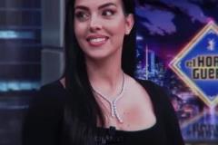 喬治娜對(duì)C羅一見(jiàn)鐘情，第一次見(jiàn)面帥到不好意思看