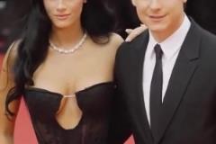 迪巴拉與妻子走紅毯，小魔仙比他老婆還靚